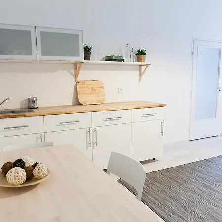 Pleasant Ernesto Apartment *